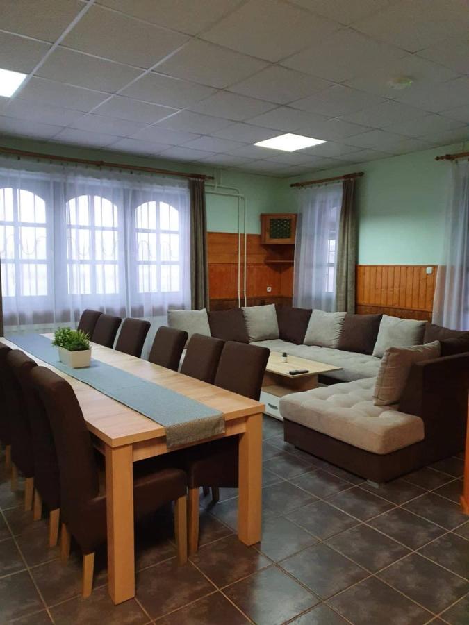 To Uti Vendeghaz Hotel Mezotur Luaran gambar
