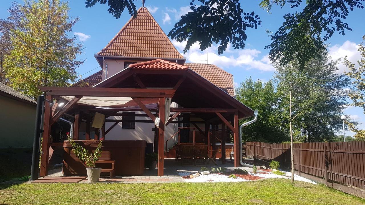 To Uti Vendeghaz Hotel Mezotur Luaran gambar