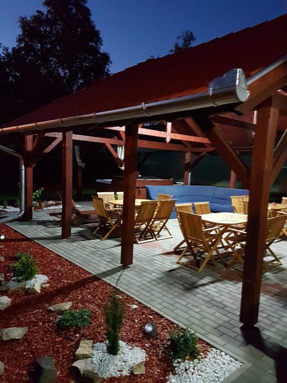To Uti Vendeghaz Hotel Mezotur Luaran gambar