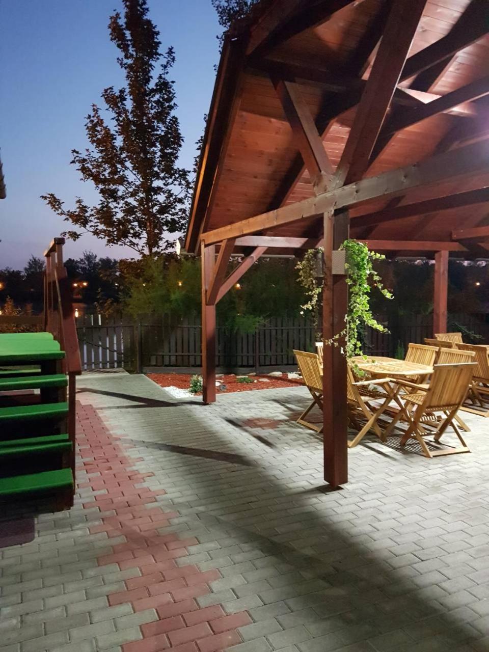 To Uti Vendeghaz Hotel Mezotur Luaran gambar